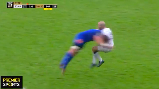 🎥 | Rugbyer Ryno Pieterse krijgt rode kaart na 'meest bizarre tackle ooit'