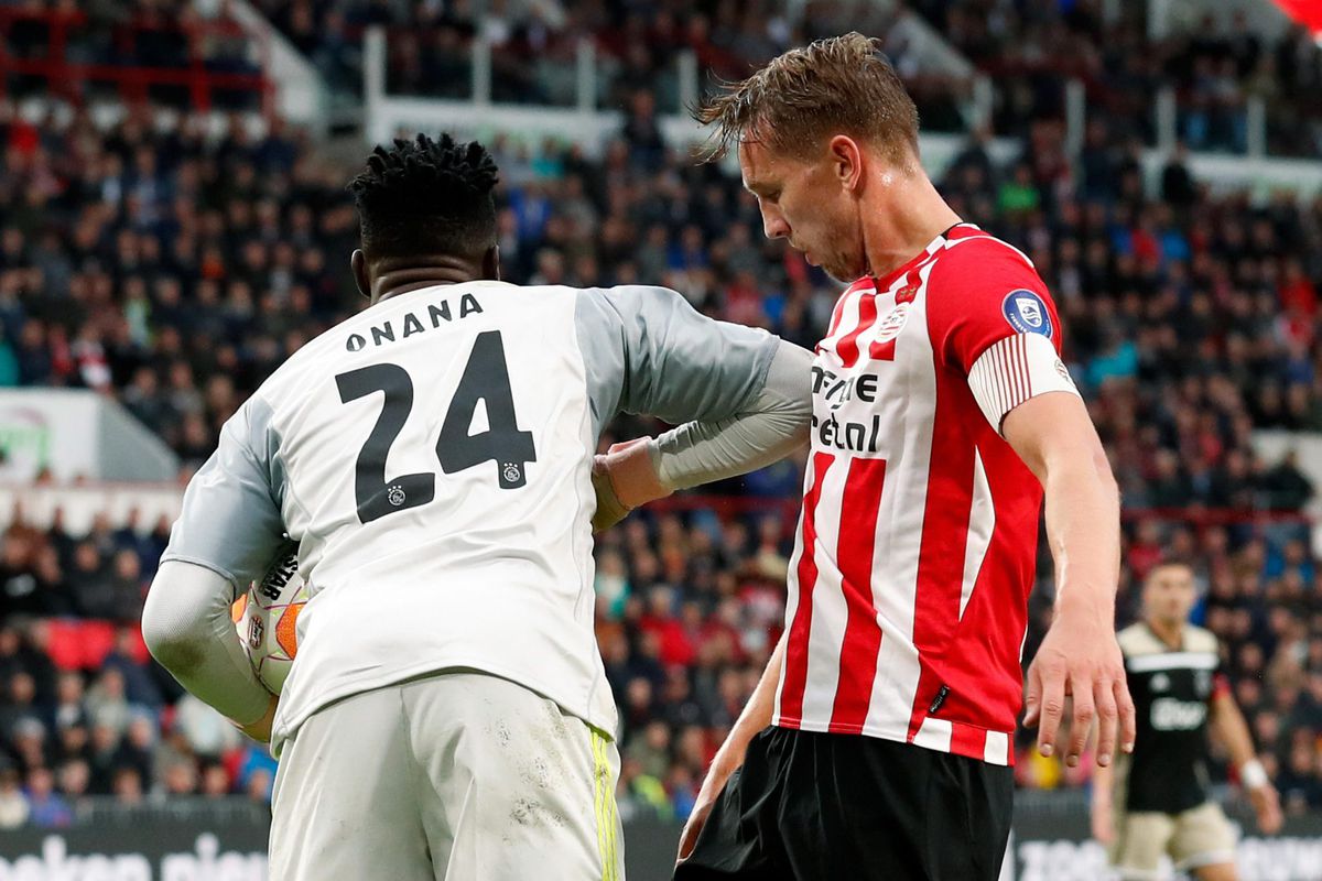 'Ajax pakt de competitie én de beker, De Graafschap degradeert'