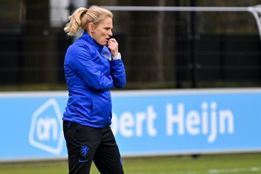 🎥 | Van Halst denkt niet dat er veel mensen bondscoach van de Leeuwinnen durven te worden