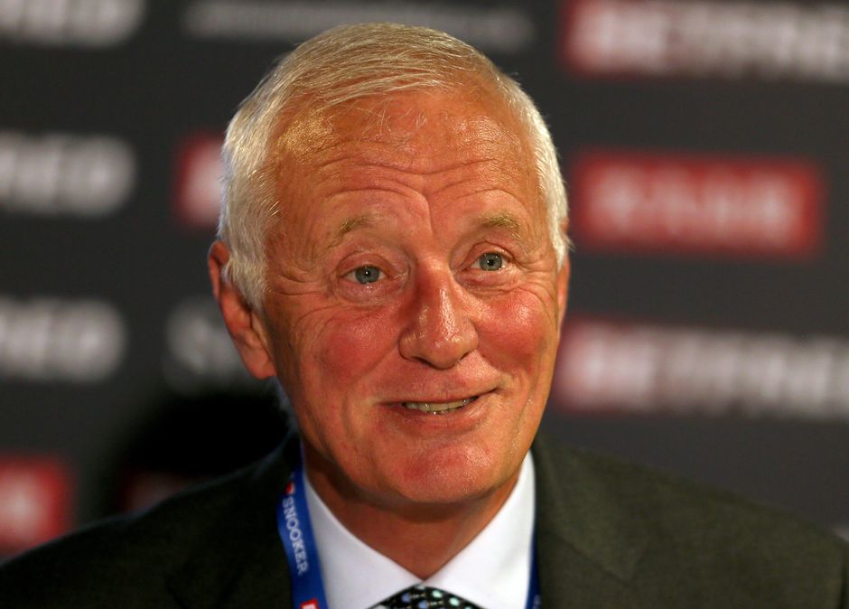 PDC-baas Barry Hearn met succes geopereerd na hartaanval