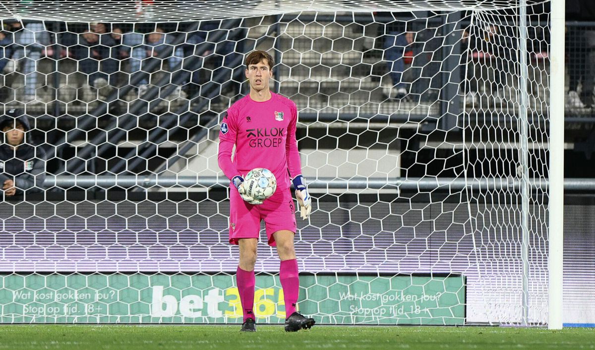 Robin Roefs gaat volle bak de strijd aan met Jasper Cillessen: 'Het is aan de trainer wie de beste is'