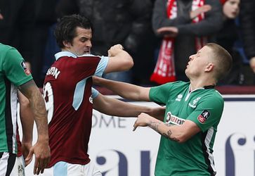 Joey Barton laat zich weer eens van zijn slechtste kant zien (video)