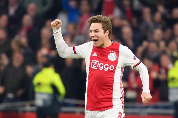 Ajax verhuurt overbodige Eiting aan Engelse club