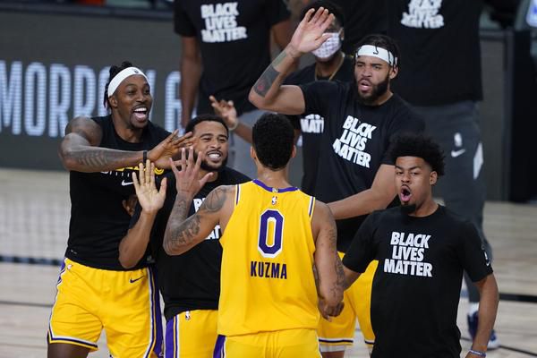 🎥 | Heerlijke 'buzzer-beater’ redt LA Lakers