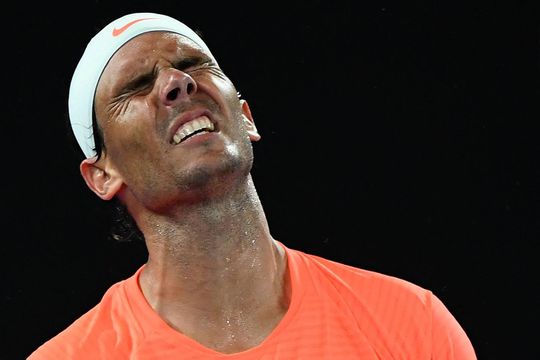 Nadal verliest in loeispannende wedstrijd van Tsitsipas en ligt uit Australian Open