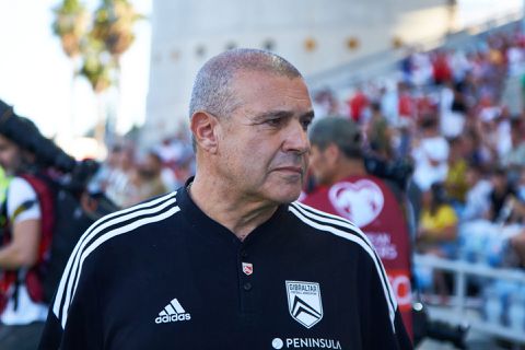 Chaos bij Gibraltar voor pot tegen Oranje: 'Pestende bondscoach noemt eigen spelers te dik'