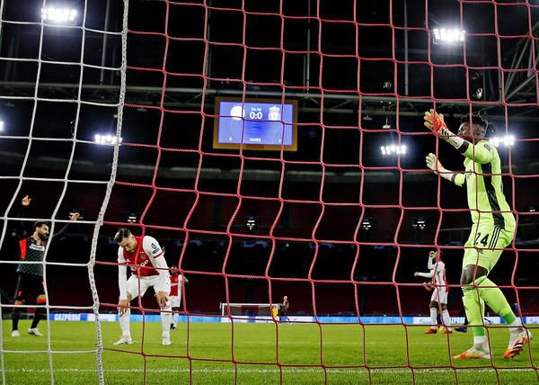 Ajax is dra-ma-tisch in thuiswedstrijden in de Champions League: 'Wij laten ons geen crisis aanpraten'