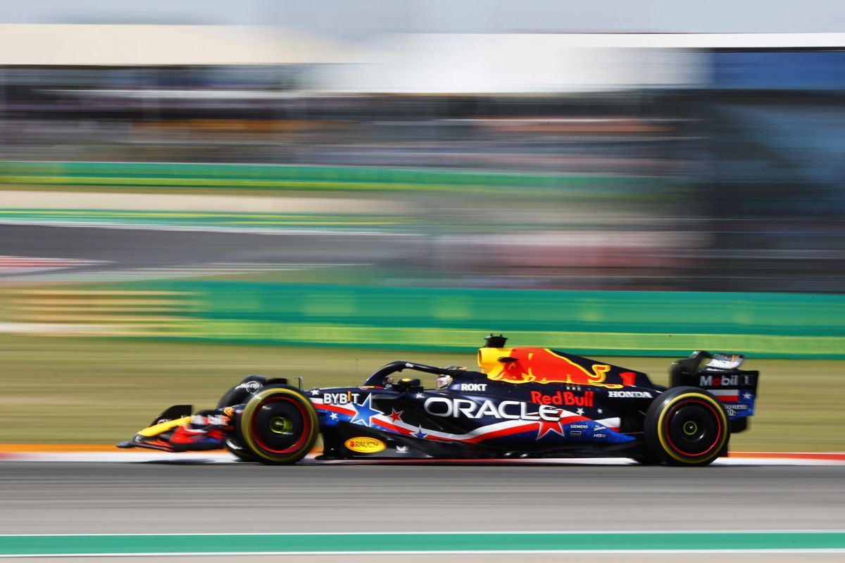 Pole! Max Verstappen neemt bij sprint shootout revanche voor teleurstellende vrijdag