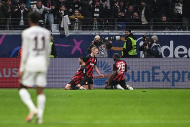 🎥 | Eintracht Frankfurt trakteert Bayern München voor rust op 'Jantje'