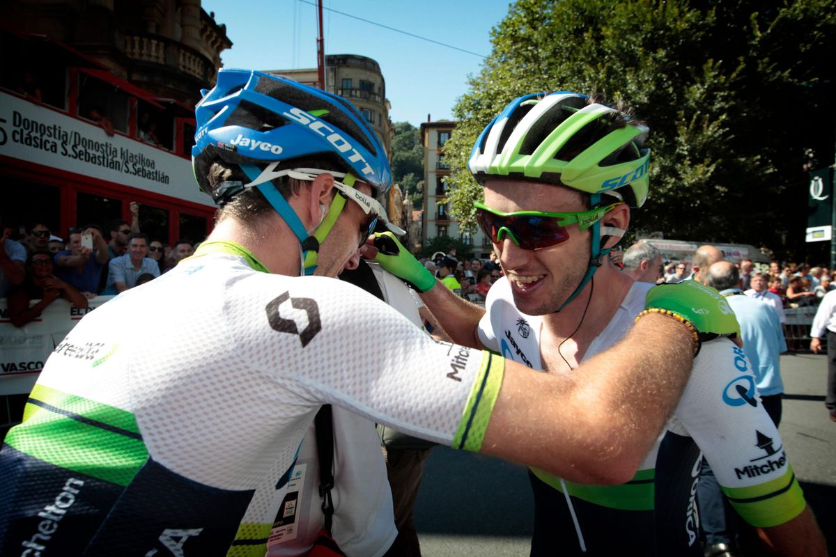 Simon Yates krijgt tweelingbroer Adam mee als meesterknecht in de Vuelta