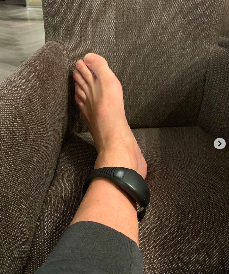Nicklas 'Lord' Bendtner moet 50 dagen straf thuis uitzitten met enkelband (foto)