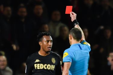 🎥 | Monaco-speler Martins moet lange schorsing vrezen na rode kaart en duwen scheids