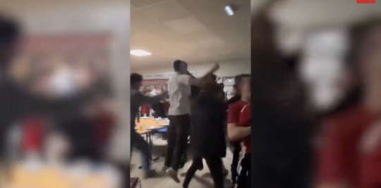 🎥 | Het dak gaat eraf! Franse club uit 6e klasse loot Paris Saint-Germain in bekertoernooi