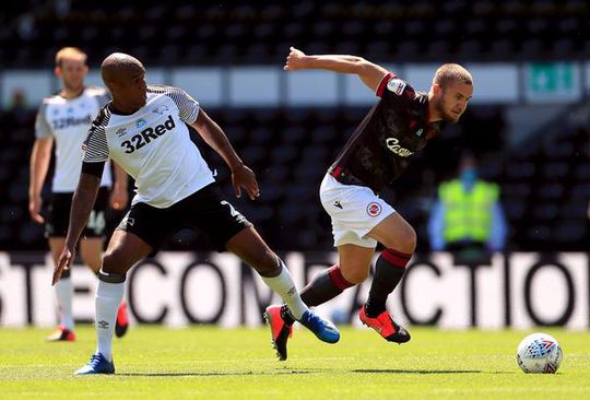 Derby County-speler Wisdom neergestoken bij overval