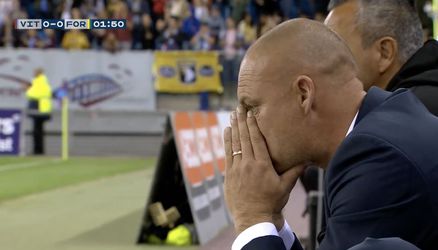 Kippenvel! Emoties bij Kevin Hofland tijdens eerbetoon Fortuna aan Fernando Ricksen
