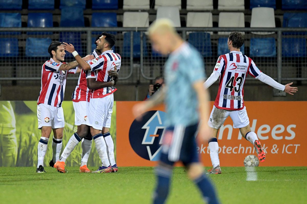 Willem II bezorgt Ajax eerste gelijkspel van dit seizoen, PSV staat nog maar op 1 punt van de koppositie