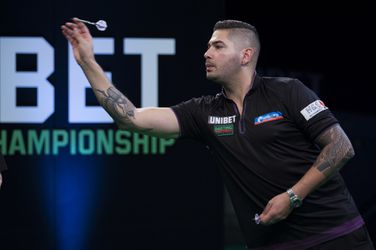 Cullen straft slordige Klaasen af, eerste Nederlander al naar huis op EK Darts (video)