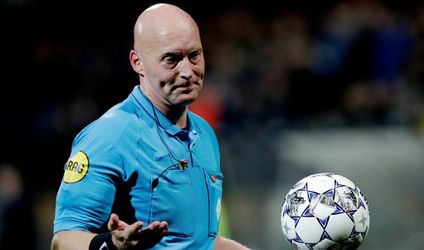 🎥 | Neejoh! Flierefluiter Mulder wil geel geven en beseft dat ‘ie z’n kaarten vergeten is