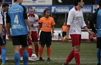 Dit weekend voor het eerst een vrouwelijke scheids in de Tweede Divisie