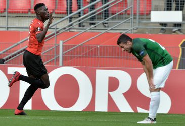 Koekoek! Héérlijke volley Senegalees Sarr in Europa League-potje (video)