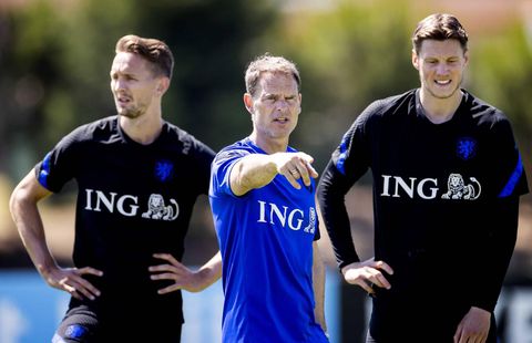Frank de Boer gaat nu even voor Wout Weghorst: 'Dat heb ik Luuk de Jong ook verteld'