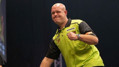 Michael van Gerwen wint easy van Madars Razma in kwartfinale Nordic Darts Masters
