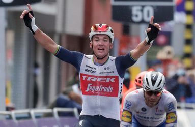 Pedersen verslaat Van der Poel en Van Aert en wint Gent-Wevelgem
