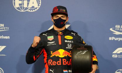 🎥 | Verstappen helpt teamgenoot op briljante wijze aan zege tijdens simrace
