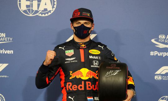 🎥 | Verstappen helpt teamgenoot op briljante wijze aan zege tijdens simrace