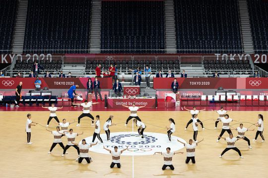 🎥 | GEEN publiek bij handbal, WEL pauzeshow 🤪