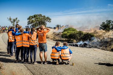 Nederlandse zonnewagen vliegt vlak voor het einde in de fik