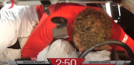 🎥🤣 | Maak kennis met CarJitsu: vechtsport in een auto
