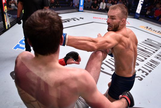 📺 | Zo kijk je LIVE naar het 'vroege' UFC Vegas 23: geen wekker nodig!