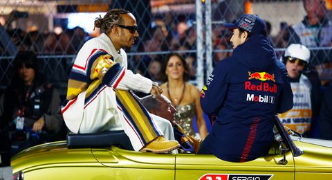 Lewis Hamilton draait Red Bull-verhaal om: 'Christian Horner belde mij eerst'