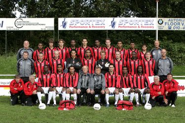 Bizar! Noord-Ierse verdediger lobt gruwelijk in eigen goal in voorronde CL (video)