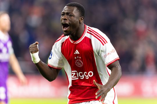 Ajax vecht zich naar belangrijke 3 punten tegen directe concurrent Sparta
