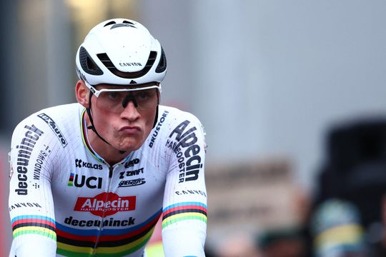 Mathieu van der Poel troost Felipe Nystrom na botsing: 'Iedereen maakt weleens een foutje'