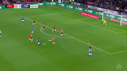 🎥 | Ramiz Zerrouki scoort alleen maar wereldgoals: dit keer een dikke streep tegen PSV
