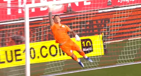 🎥 | Nick Olij laat topvorm voor Oranje zien met heerlijke redding tegen PSV