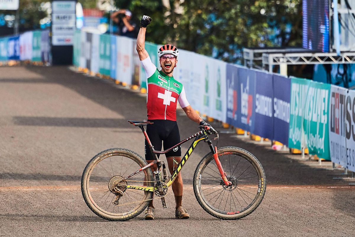 10 keer is scheepsrecht: niet Federer maar mountainbiker Zwitsers Sportman van het Jaar