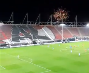 🎥 | AZ scoort tegen Napoli en iemand is daar HEEL blij mee: vuurwerkknallen alsof het oorlog is