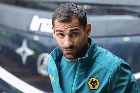 'Bizar: Premier League-speler gaf jeugdspeler een elleboog en tufte in gezicht van de trainer'