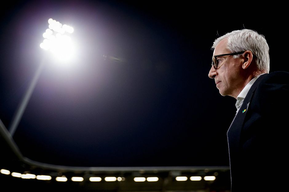 ADO-coach Alan Pardew heeft zorgen om storm: 'Freaky weather is angstaanjagend'