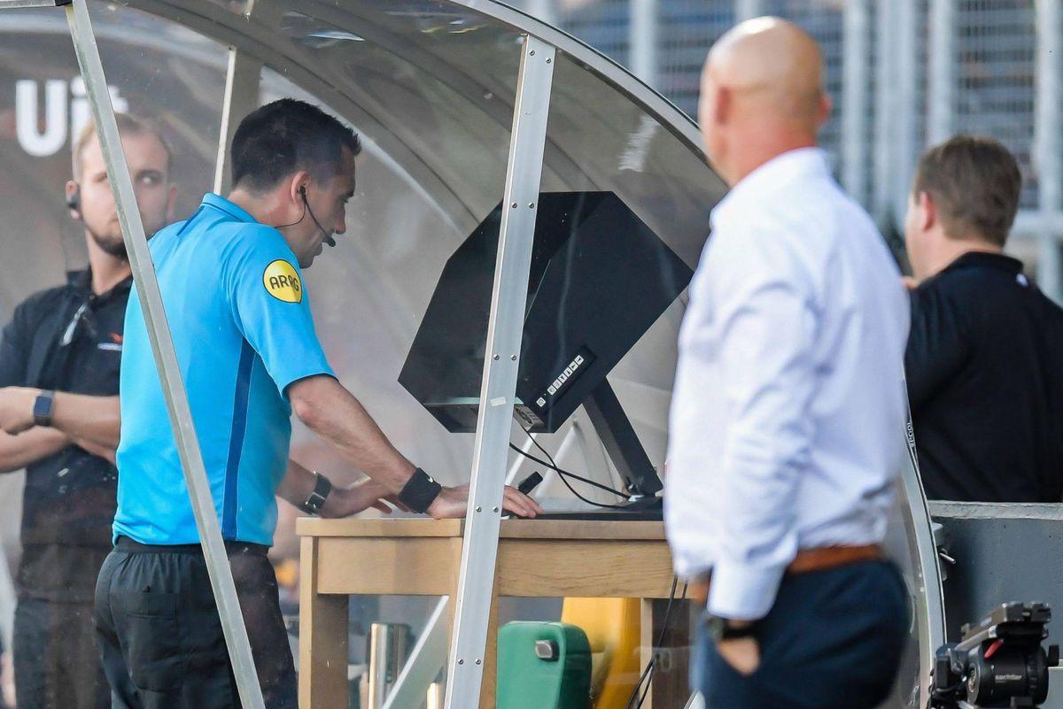 Vanaf nu krijgen fans VAR-informatie op stadionscherm