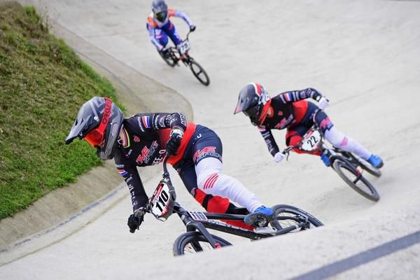 Smulders en Van der Burg kronen zicht tot Nederlands kampioen BMX