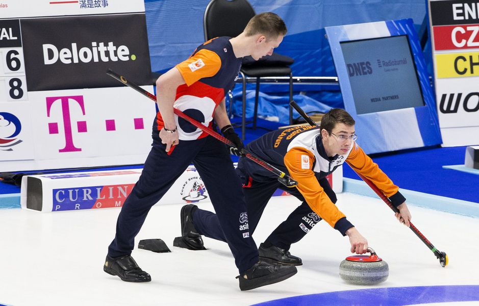 Curlingmannen hebben lekker dagje op EK met 2 keer winst
