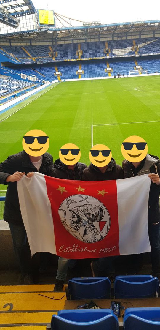 📸| Eerste Ajacieden zijn nú al in stadion Chelsea gespot