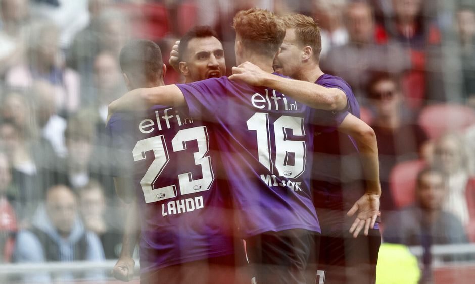 Plek 16 in de Eredivisie: Ajax verliest in eigen huis van AZ