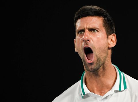 Djokovic verslaat sensatie Karatsev en staat voor de 9e keer in Australian Open-finale