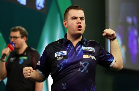 Niels Zonneveld wint via ‘Madhouse’ eerste partij op WK darts ooit